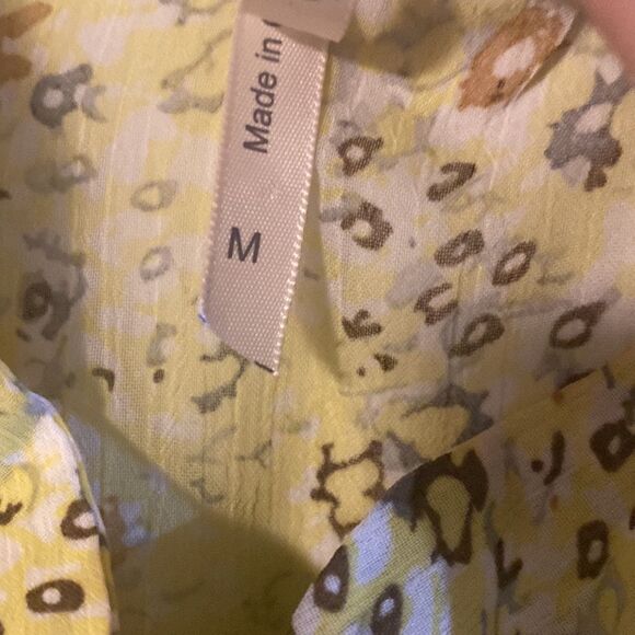 Myths, Sleeveless Yellow Floral Blouse, Buttons down under frills, Size M - Picture 7 of 11